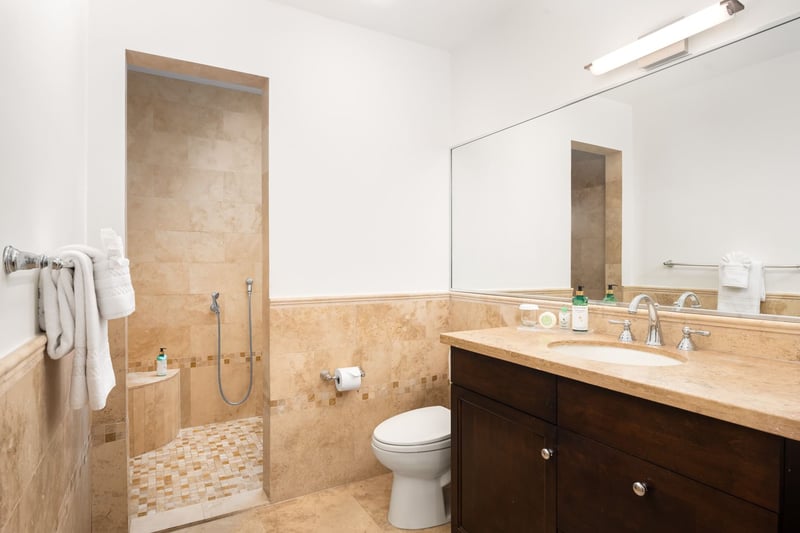 4 BDM Oceanfront Penthouse with Roof Terrace at Windsong Resort