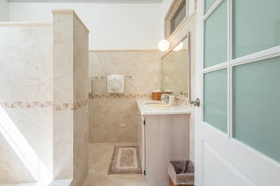 Luxury Villa Photo #35