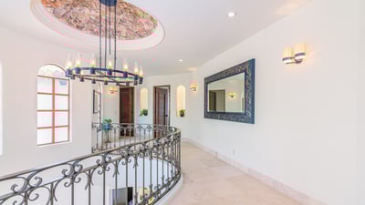 Luxury Villa Photo #14