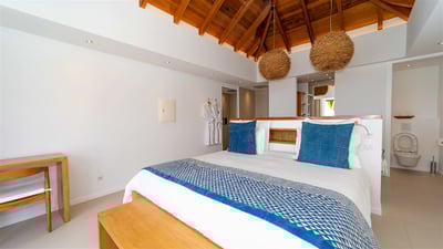 Bedroom 1: King size bed, air conditioning, HD-TV with Dish Network, dressing with safe.  Ensui
