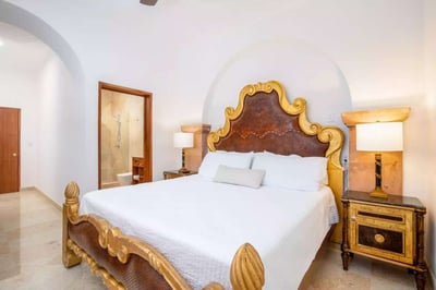 Luxury Villa Photo #32