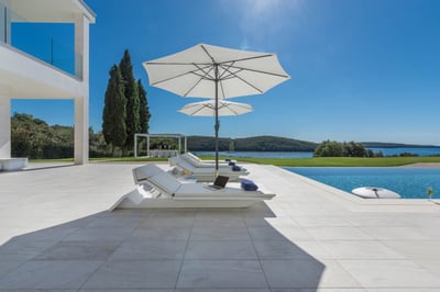 Luxury Villa Photo #13
