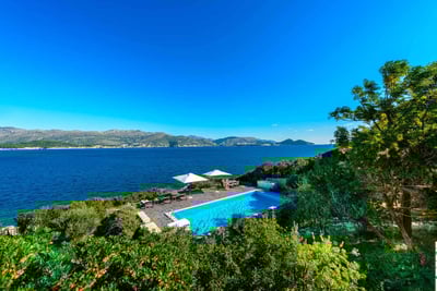 Luxury Villa Photo #3