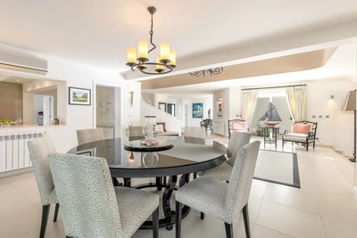 Luxury Villa Photo #16