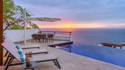 Luxury Villa Photo #4