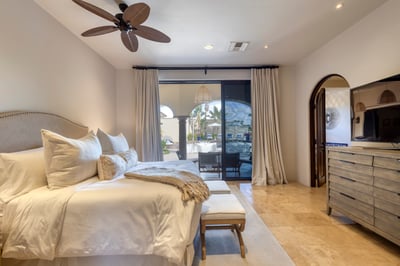 Luxury Villa Photo #30