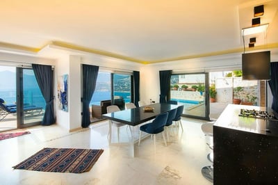 Luxury Villa Photo #10