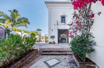 Luxury Villa Photo #16