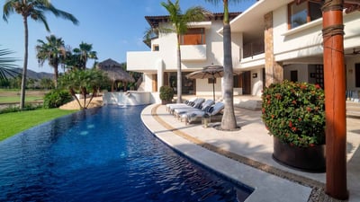 Luxury Villa Photo #4