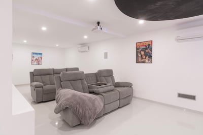 Luxury Villa Photo #31