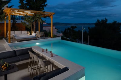 Luxury Villa Photo #18