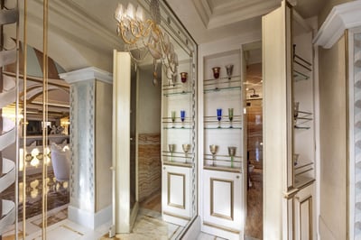 Luxury Villa Photo #4