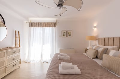 Luxury Villa Photo #30