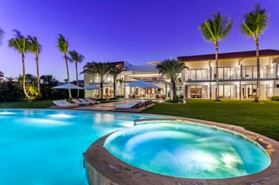 Luxury Villa Photo #3