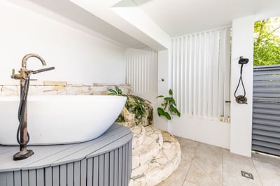 Luxury Villa Photo #35