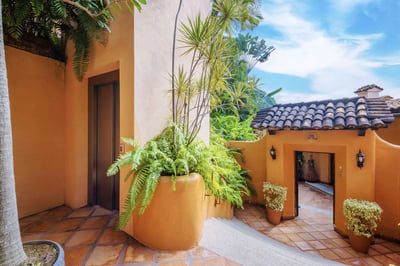 Luxury Villa Photo #14