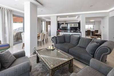 Luxury Villa Photo #16