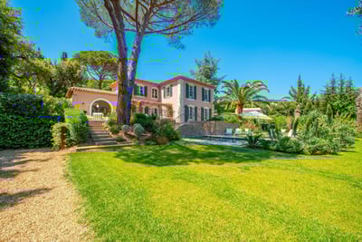 Luxury Villa Photo #3
