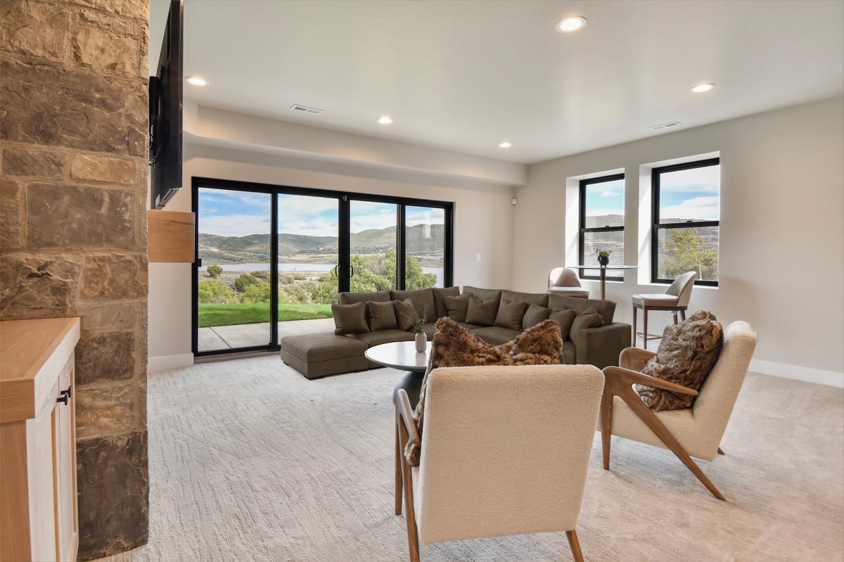 Mayflower Lakeside 942