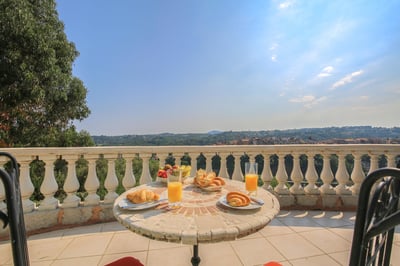 Luxury Villa Photo #12