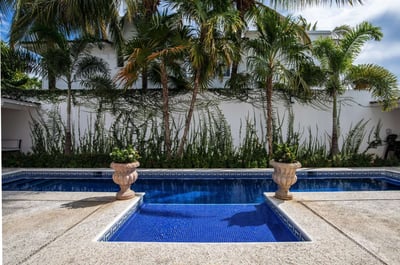 Luxury Villa Photo #3