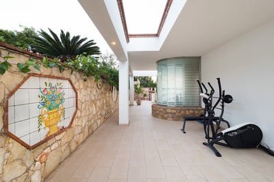 Luxury Villa Photo #17