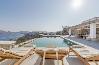 Luxury Villa Photo #4
