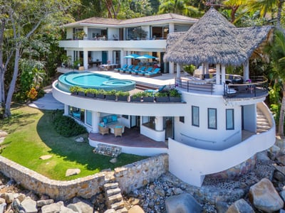 Luxury Villa Photo #3