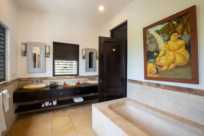 Luxury Villa Photo #37