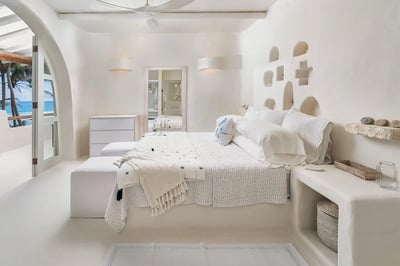 Luxury Villa Photo #17