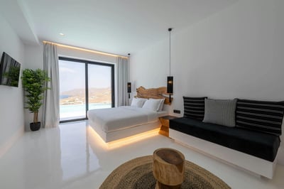 Luxury Villa Photo #32