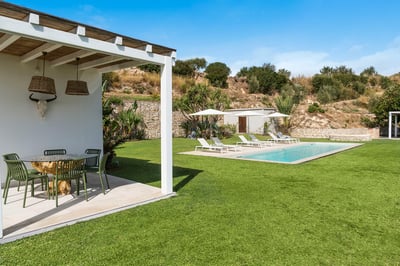 Luxury Villa Photo #15