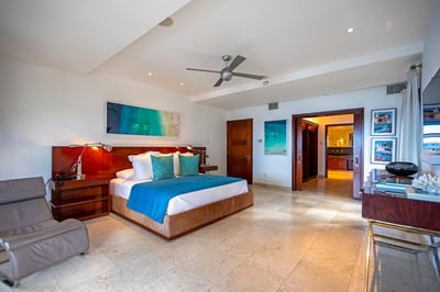 Luxury Villa Photo #7