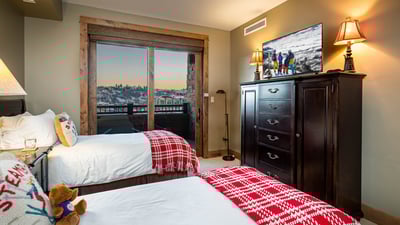 Split King or 2 XL Twin Bedroom