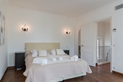 Luxury Villa Photo #27