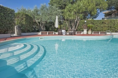 Luxury Villa Photo #4