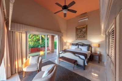 Luxury Villa Photo #40