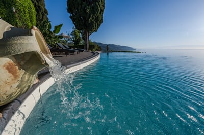 Luxury Villa Photo #7