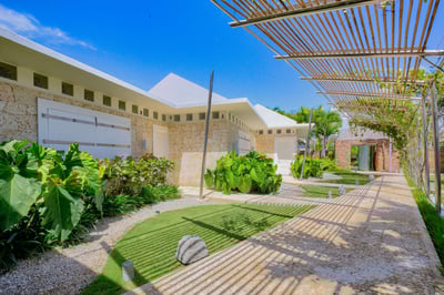 Luxury Villa Photo #11