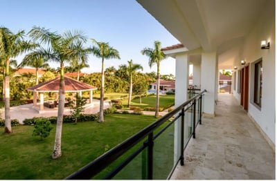 Luxury Villa Photo #6