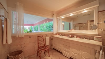 Luxury Villa Photo #33