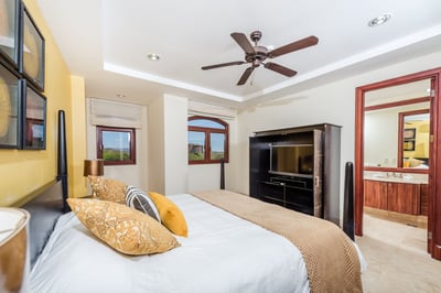 Luxury Villa Photo #13