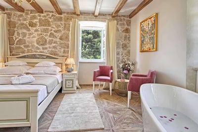 Luxury Villa Photo #25