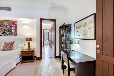 Luxury Villa Photo #25