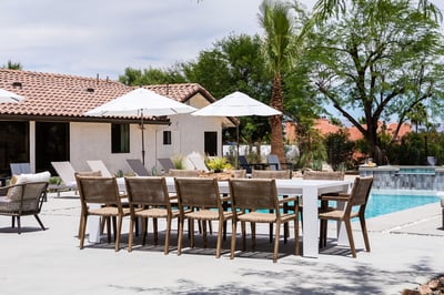 Plenty of seating for everyone to grab a bite to eat from the grill for al fresco dining. Seating fo