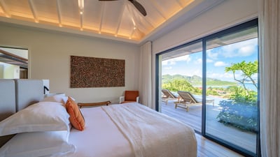 Bedroom 1: King size bed, air conditioning, HD-TV with Dish Network, dressing, safe. En-suite b