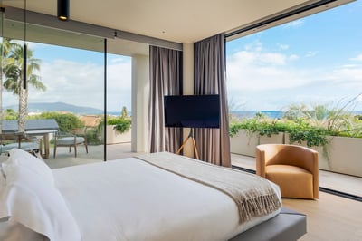 Luxury Villa Photo #47