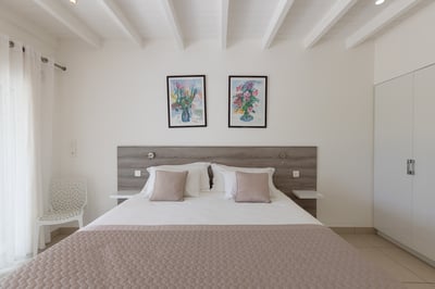 Luxury Villa Photo #35
