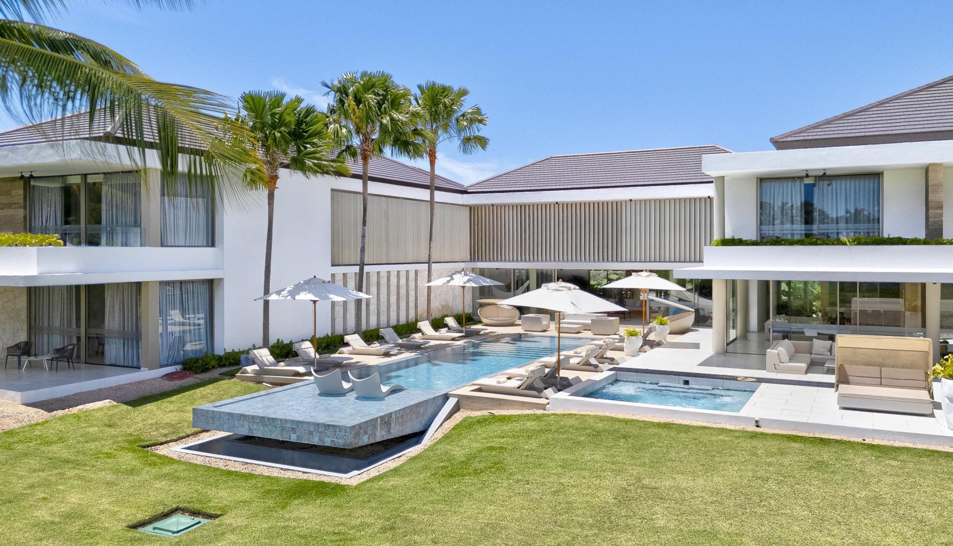 Royale Estate - 2