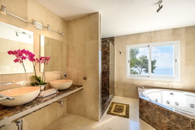 Luxury Villa Photo #19